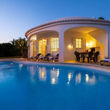 Villa In Armacao De Pera With Pool Near Beach