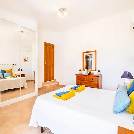 Βίλα Villa In Armacao De Pera With Pool Near Beach