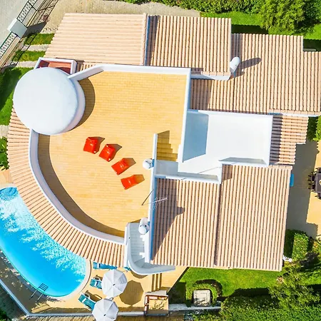 Villa In Armacao De Pera With Pool Near Beach *