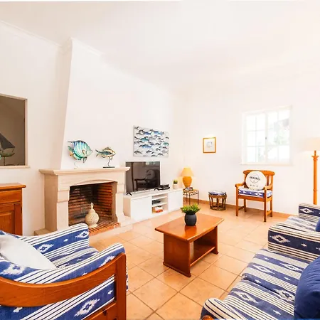 Villa In Armacao De Pera With Pool Near Beach 别墅