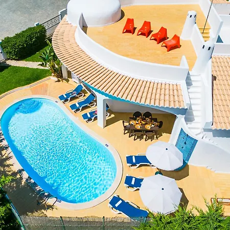 Villa In Armacao De Pera With Pool Near Beach Armação de Pêra